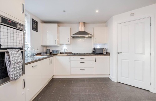 Stanford-le-Hope House | tms Cheerful 5BDR house! Thurrock! Free Parking!