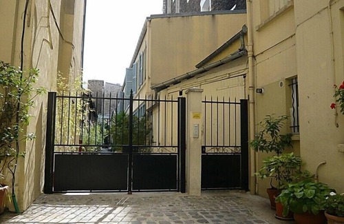 Quartier de la Folie-Mericourt Apartment | To rent small charming house (70m2), 2 p!ecies, the center of Paris