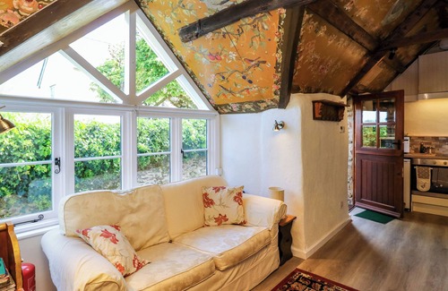 Totnes Cottage | TOAD HALL COTTAGE, pet friendly, with open fire in Blackawton