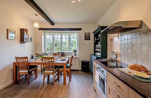 Gulworthy House | Toad Hall - Three Bedroom House, Sleeps 5