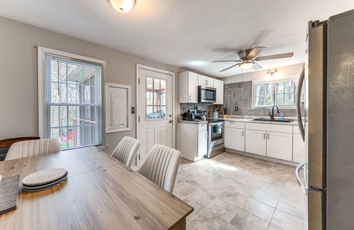 Toano House | Toano Home w/Screened Porch: Steps to Lake!