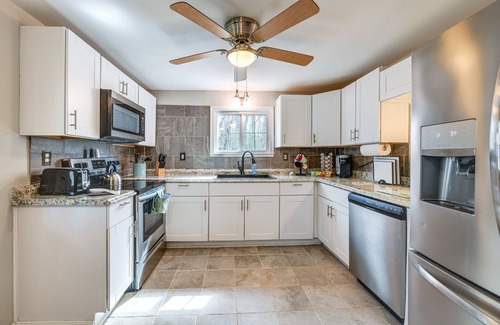Toano House | Toano Home w/Screened Porch: Steps to Lake!