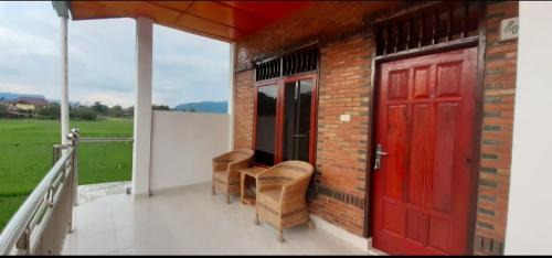 Tuk Tuk House | Toba Boi