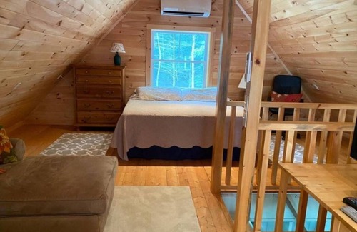 Orland Cabin | Toddy Pond Lakehouse - Beautiful sunrises, water fun, close coastal towns/parks