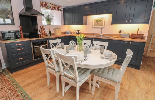 Hallington Cottage | TODRIDGE BARN, pet friendly, character holiday cottage in Corbridge