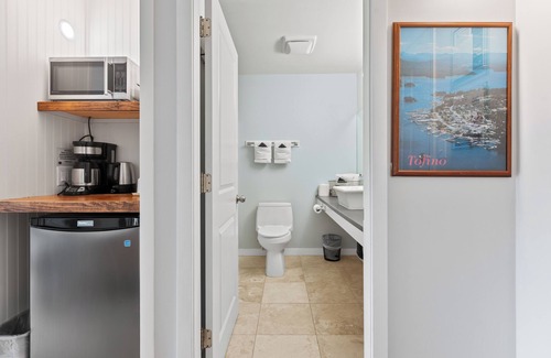 Tofino Hotel | Tofino Motel Harborview