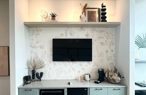 Cumming Apartment | Toile & Bubble Rose Suite