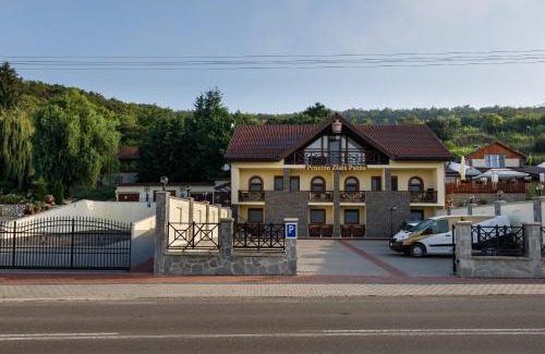Vinicky House | Tokaj Zlatá Putňa - Restaurant & Pension