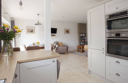 Dorchester Cottage | TOKENHILL COTTAGE, pet friendly, with hot tub in Piddletrenthide