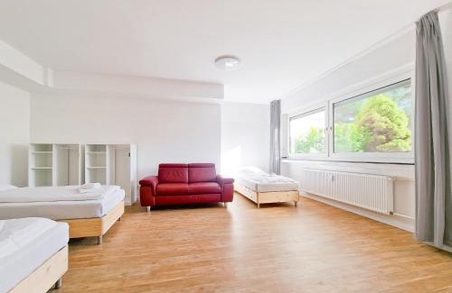 Buderich Apartment | Tolstov Apartments - 1 or 3 Room Apartments with Balcony - 20 Min Messe DUS & Airport DUS
