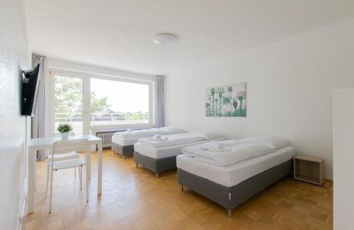 Buderich Apartment | Tolstov Apartments - 1 or 3 Room Apartments with Balcony - 20 Min Messe DUS & Airport DUS