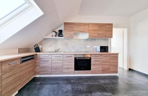 Hoisten Apartment | Tolstov Apartments - 4 Room Apartments - 30 Min Messe DUS