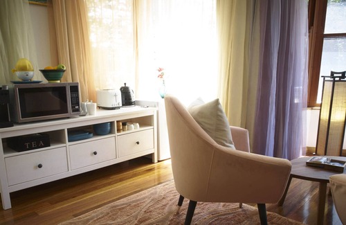Mount Tomah Bed & Breakfast | Tomah Retreat, RELAX with Fireplace and Garden Sauna near Botanic Gardens, Next to the Botanical Gar