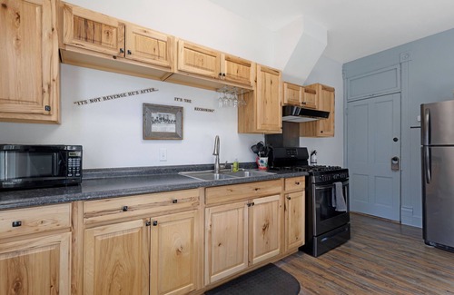 New Castle Condo | Tombstone at the Ore House Inn