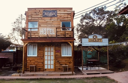 Valle de Bravo Cabin | Tombstone