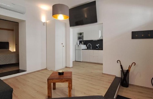Donji Grad Apartment | Tomcat