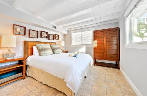 Capistrano Beach House | Tommy Bahama Beach Rd I