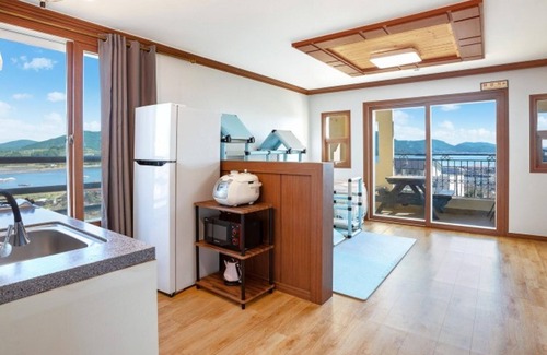 Pinari-gol House | Tongyeong Haeorum Kids Pension