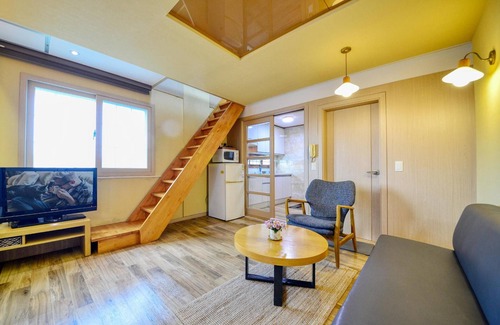 Yongnam-myeon House | Tongyoung Mongdolhouse Pension