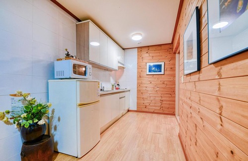 Yongnam-myeon House | Tongyoung Mongdolhouse Pension
