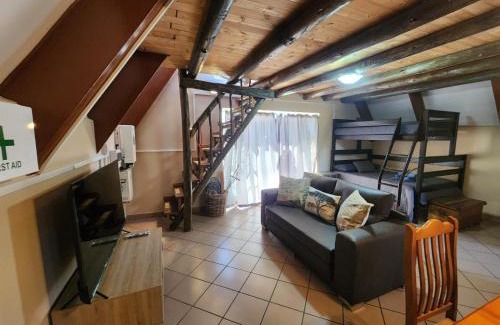Buffelspoort Ski Chalet | Tonquani Bush Chalet