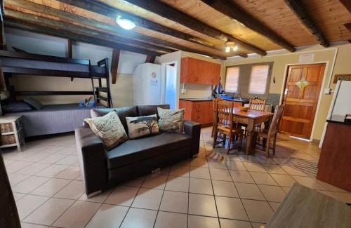 Buffelspoort Ski Chalet | Tonquani Bush Chalet