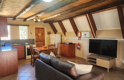 Buffelspoort Ski Chalet | Tonquani Bush Chalet