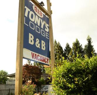 Te Rangiita Bed & Breakfast | Tony's Lodge