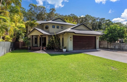 Toogoom House | Toogoom Beach Vibes. Absolute Beachfront Home with pool! 4BR