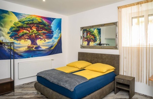 Enns Bed & Breakfast | TOP 3 Double room - Plaza Cafe & Bar