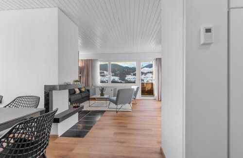 Tavanasa Apartment | Top Aussicht mit Poolbereich in Skiregion Brigels