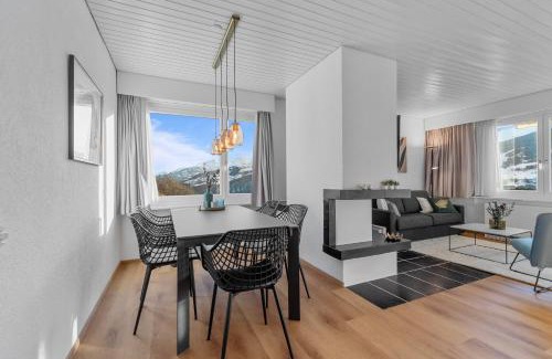 Tavanasa Apartment | Top Aussicht mit Poolbereich in Skiregion Brigels