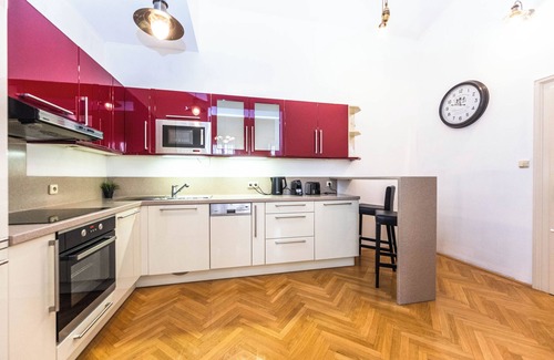 Vinohrady Apartment | Top flat close to Wenceslas square with parking