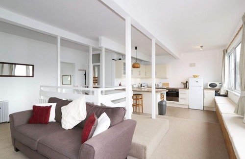 Tighnabruaich Apartment | TOP FLAT, pet friendly, country holiday cottage in Tighnabruaich