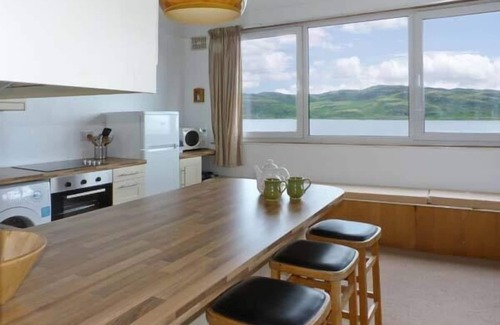 Tighnabruaich Apartment | TOP FLAT, pet friendly, country holiday cottage in Tighnabruaich
