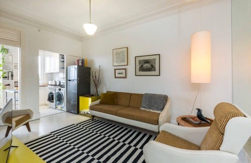 Darlinghurst Apartment | Top Floor 1 Bedroom Apt with Views, Close To CBD