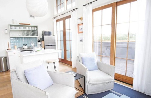 Yamacraw Village Apartment | Top-Floor 2 BR in the Heart of Downtown Savannah