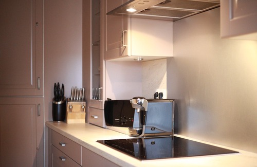 Sainte-Maxime City Centre Apartment | Top Floor Apartment in Beautiful Tree Lined Street