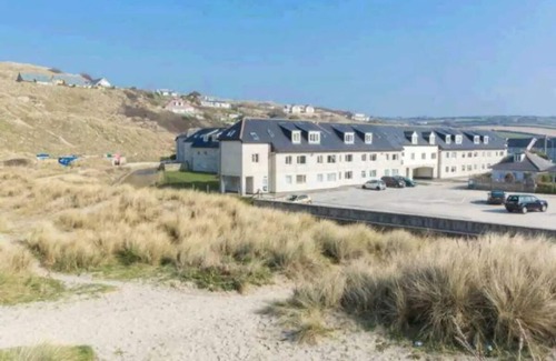 Perranporth Apartment | Top Floor Apartment with Beach and Dune Access