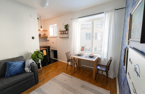 Kallio Apartment | Top Floor Apartment for Urban Explorers & Remote Working +Amenities & Frame TV