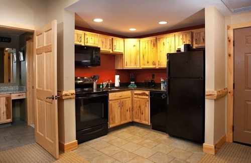 Blodgett Mills Condo | Top Floor Eagle's Nest Suite + Loft & Fireplace