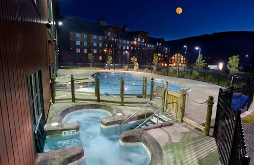 Blodgett Mills Condo | Top Floor Eagle's Nest Suite + Loft & Fireplace