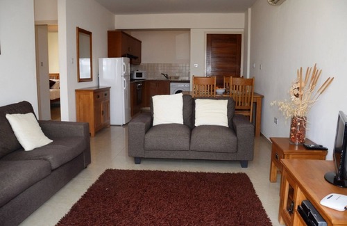 Peyia Town Apartment | Top floor great 2 bedroom apartment, 3 pools, sea view, FREE WIFI