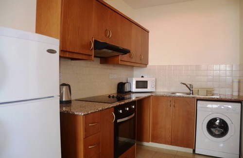 Peyia Town Apartment | Top floor great 2 bedroom apartment, 3 pools, sea view, FREE WIFI