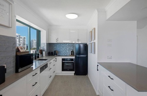 Surfers Paradise Apartment | Top floor unit 2 bedrooms - Direct Beach Access