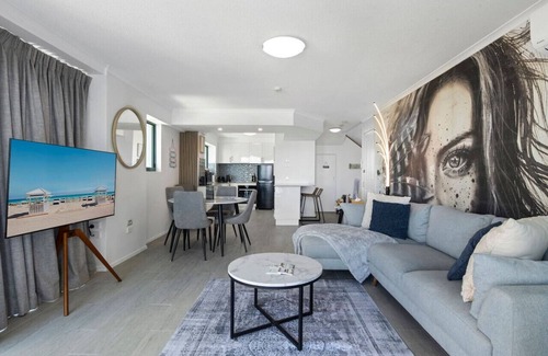 Surfers Paradise Apartment | Top floor unit 2 bedrooms - Direct Beach Access
