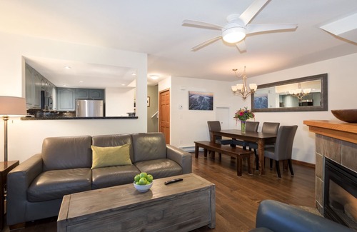 Village North House | Top Floor Views of Blackcomb Mountain, Short Walk to Gondolas