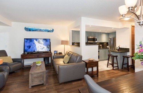 Village North House | Top Floor Views of Blackcomb Mountain, Short Walk to Gondolas