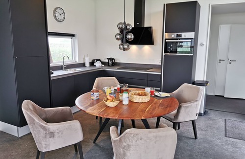 Olburgen House | Top modern chalet 'Refugium' with large garden on the IJssel
