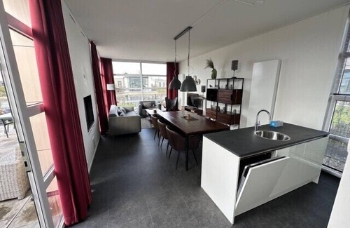 Doesburg House | Top modern chalet 'RiverLodge' with large garden on the IJssel